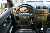 Skoda Roomster
Салон Roomster – это эргономика, помноженная на качество исполнения. Придраться к чему-либо сложно: регулировки руля и кресел обширны, доступ к основным функциям – удобен. Только вот интерьер Skoda скучноват, и начисто лишен какой-либо изюминки. А ее так бы хотелось – ведь Roomster из нашей тройки самый «легковой». Skoda Roomster
Салон Roomster – это эргономика, помноженная на качество исполнения. Придраться к чему-либо сложно: регулировки руля и кресел обширны, доступ к основным функциям – удобен. Только вот интерьер Skoda скучноват, и начисто лишен какой-либо изюминки. А ее так бы хотелось – ведь Roomster из нашей тройки самый «легковой».